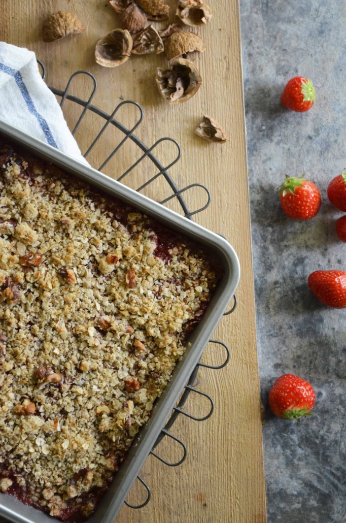 Strawberry Rhubarb Crumble - That Healthy Kitchenthat Healthy Kitchen