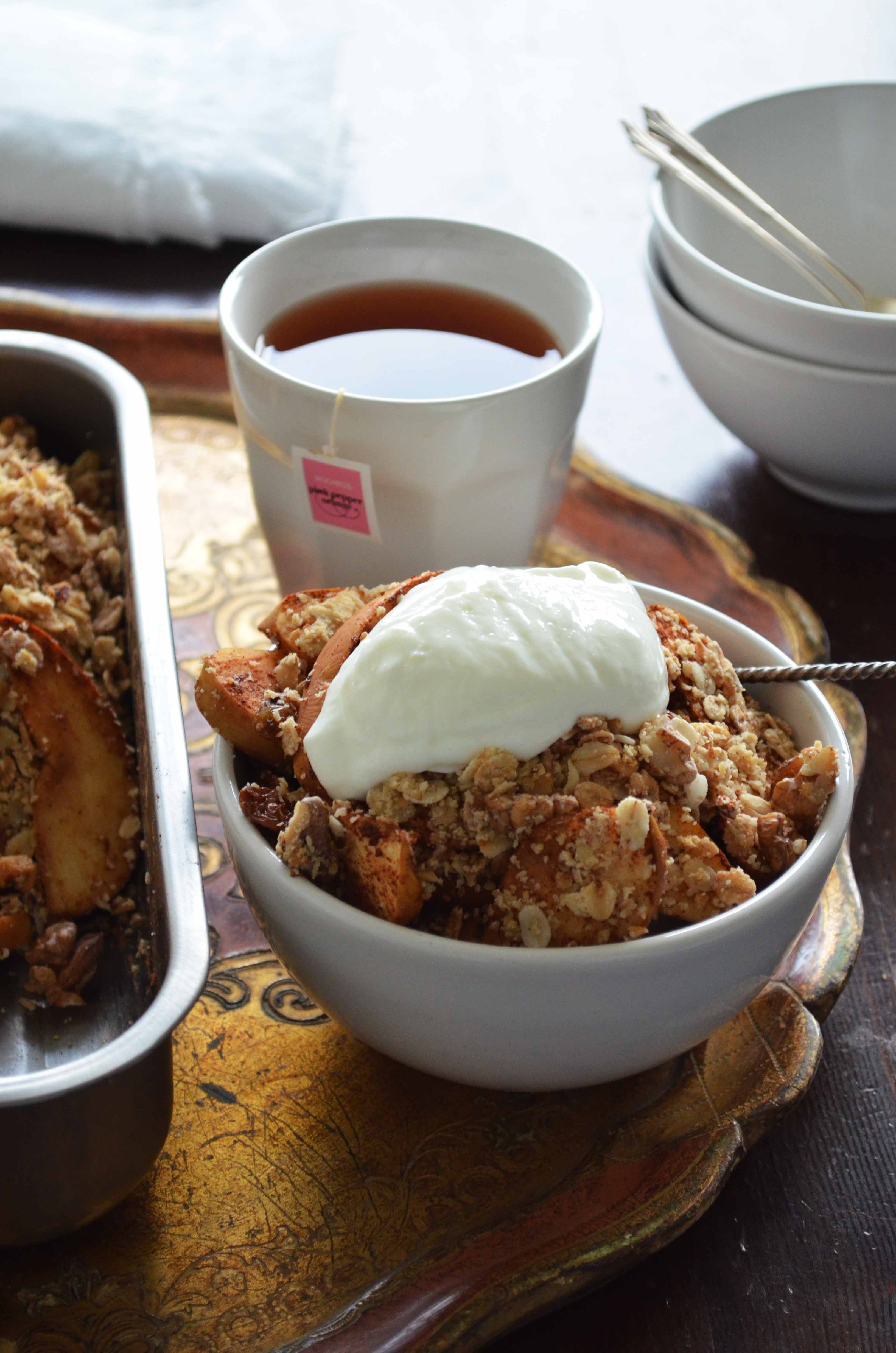 A delicious Baked Apple Crisp recipe from That Healthy Kitchen. This version is gluten free and vegan, and naturally sweetened. Find the recipe on www.thathealthykitchen.com/baked-apple-crisp