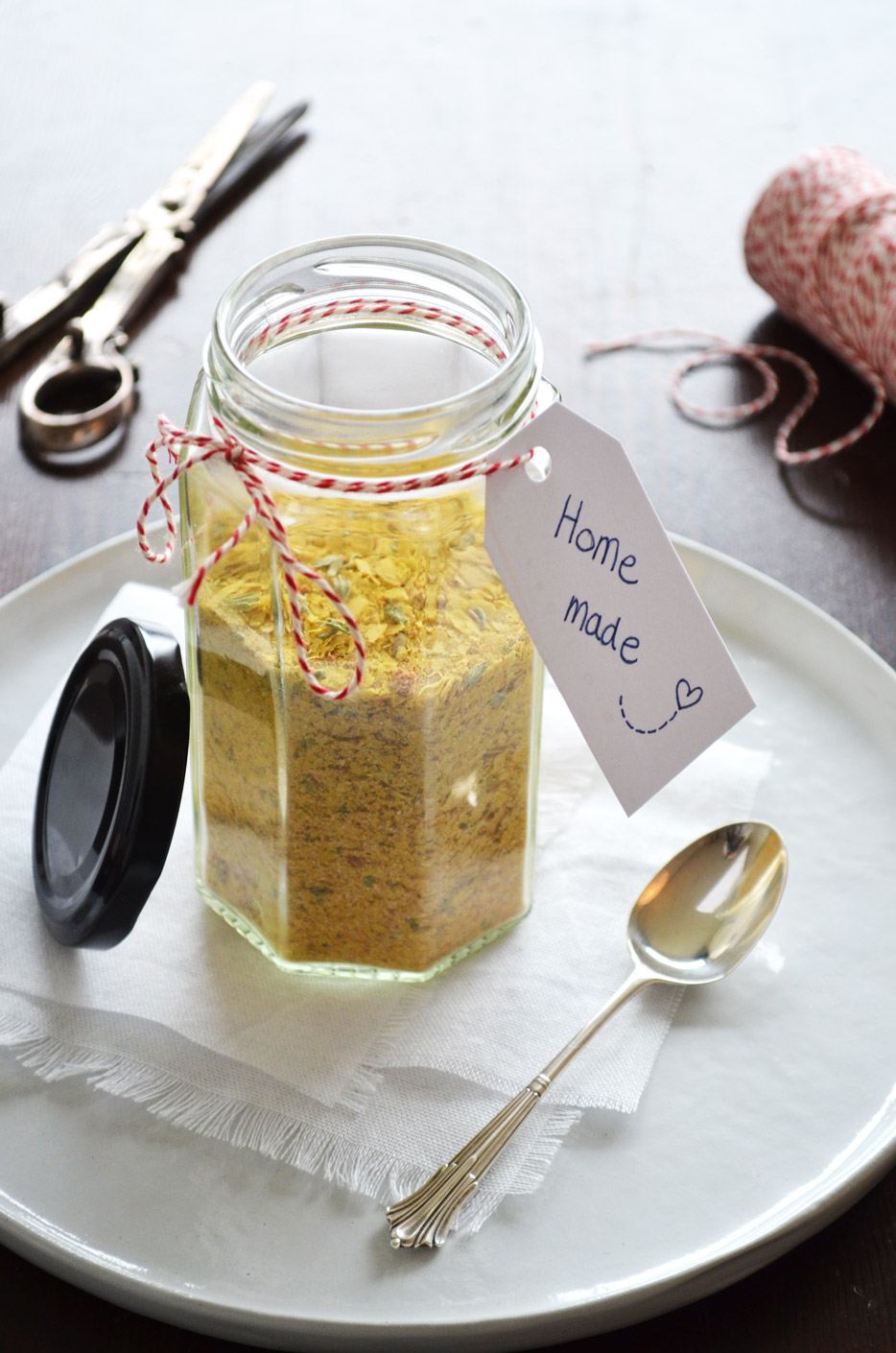 A recipe for homemade bouillon powder. Done within 5 minutes and without all the nasty additives that you'll normally find in bouillon powders or stock cubes. Recipe by That Healthy Kitchen