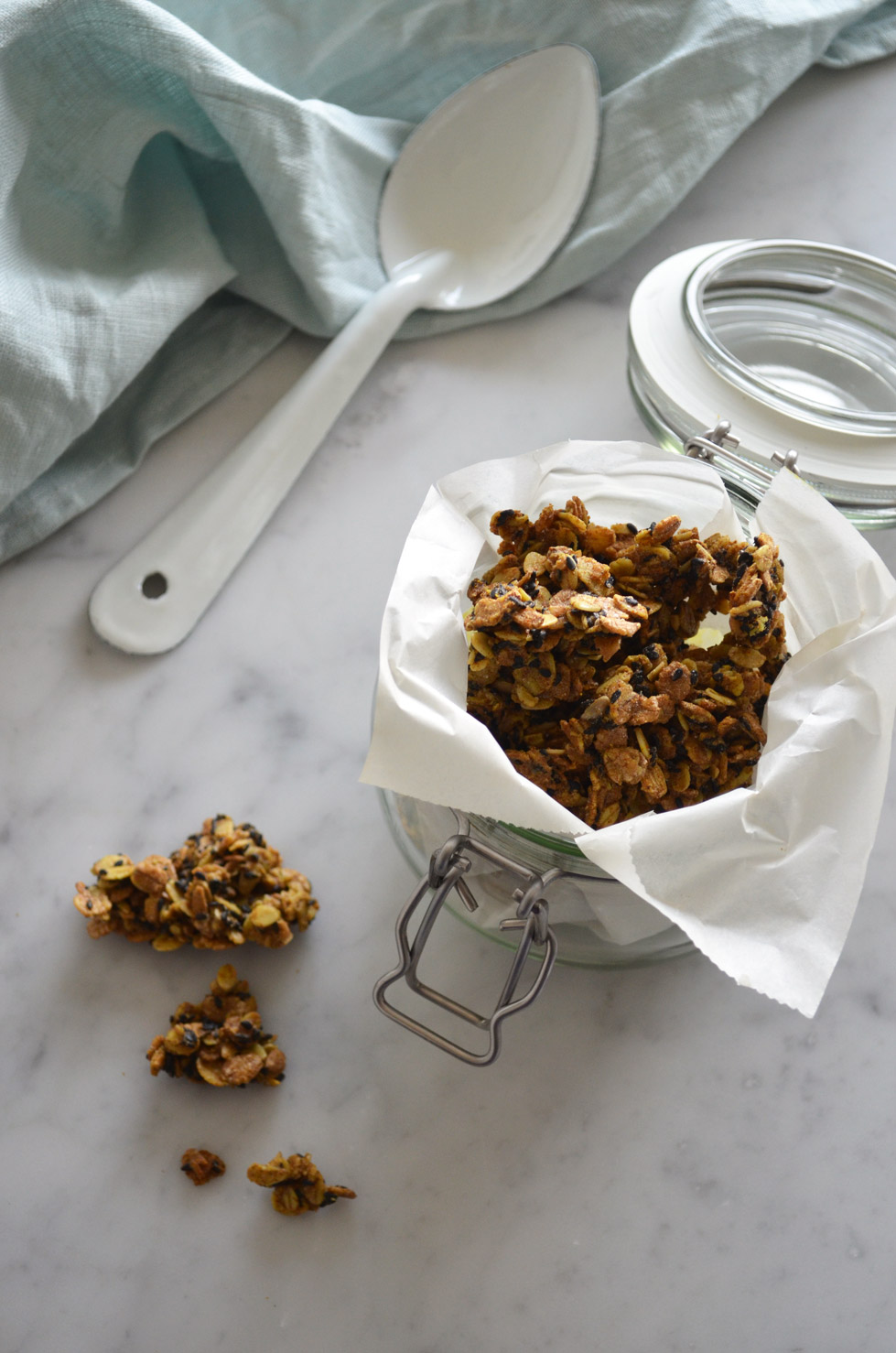 Vegan and gluten-free savory granola