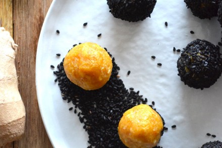 Recipe for apricot and ginger bliss balls with black sesame seeds