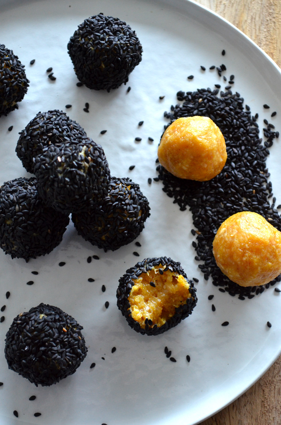 Beautiful, delicious and vibrant apricot and ginger bliss balls. Made with whole food ingredients like dried apricots, fresh ginger, macadamia nuts and turmeric.