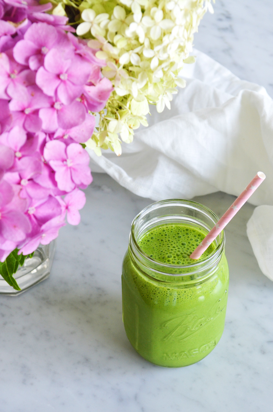 Green lime smoothie by That Healthy Kitchen