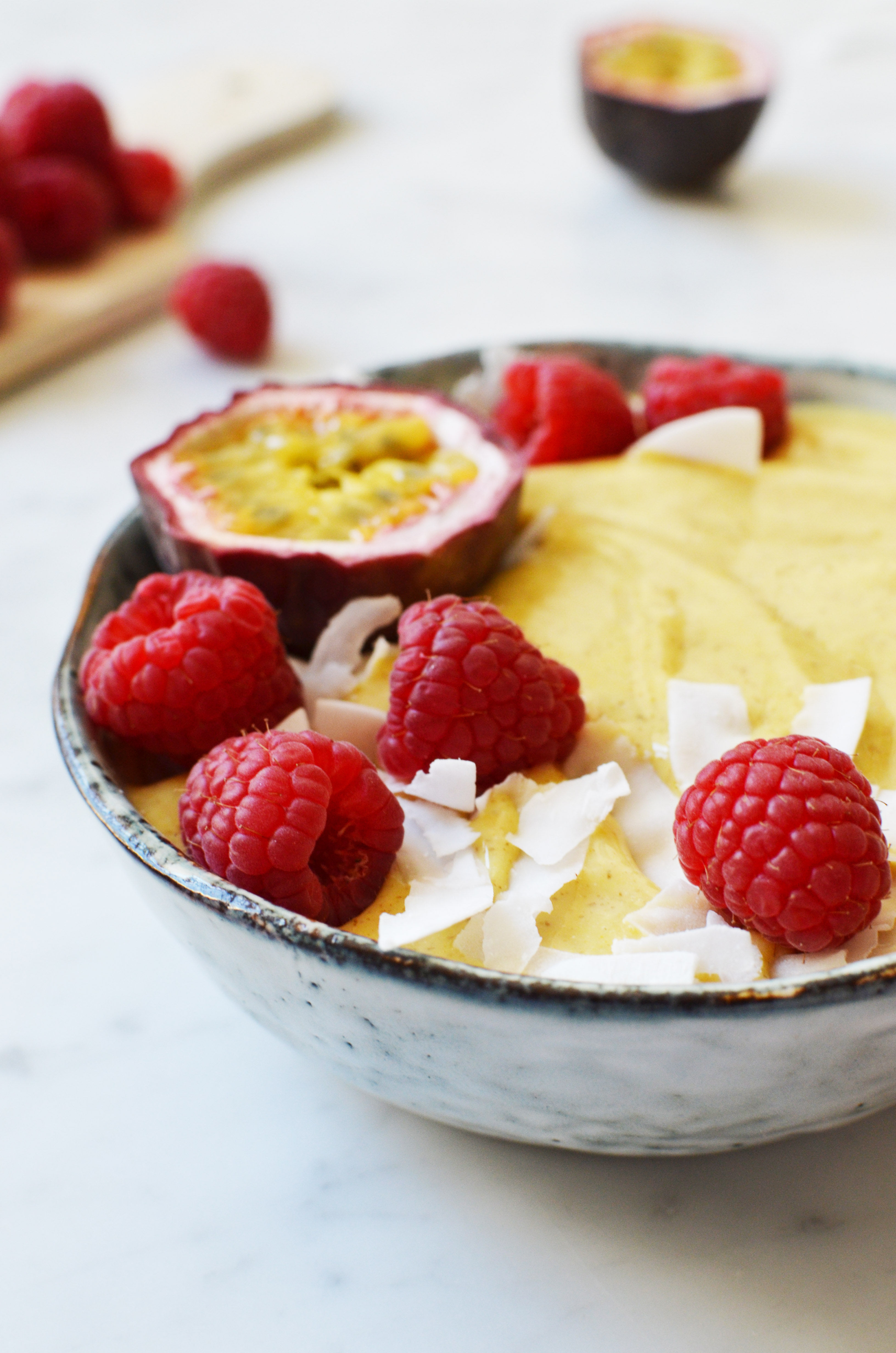 Recipe for mango smoothie bowl